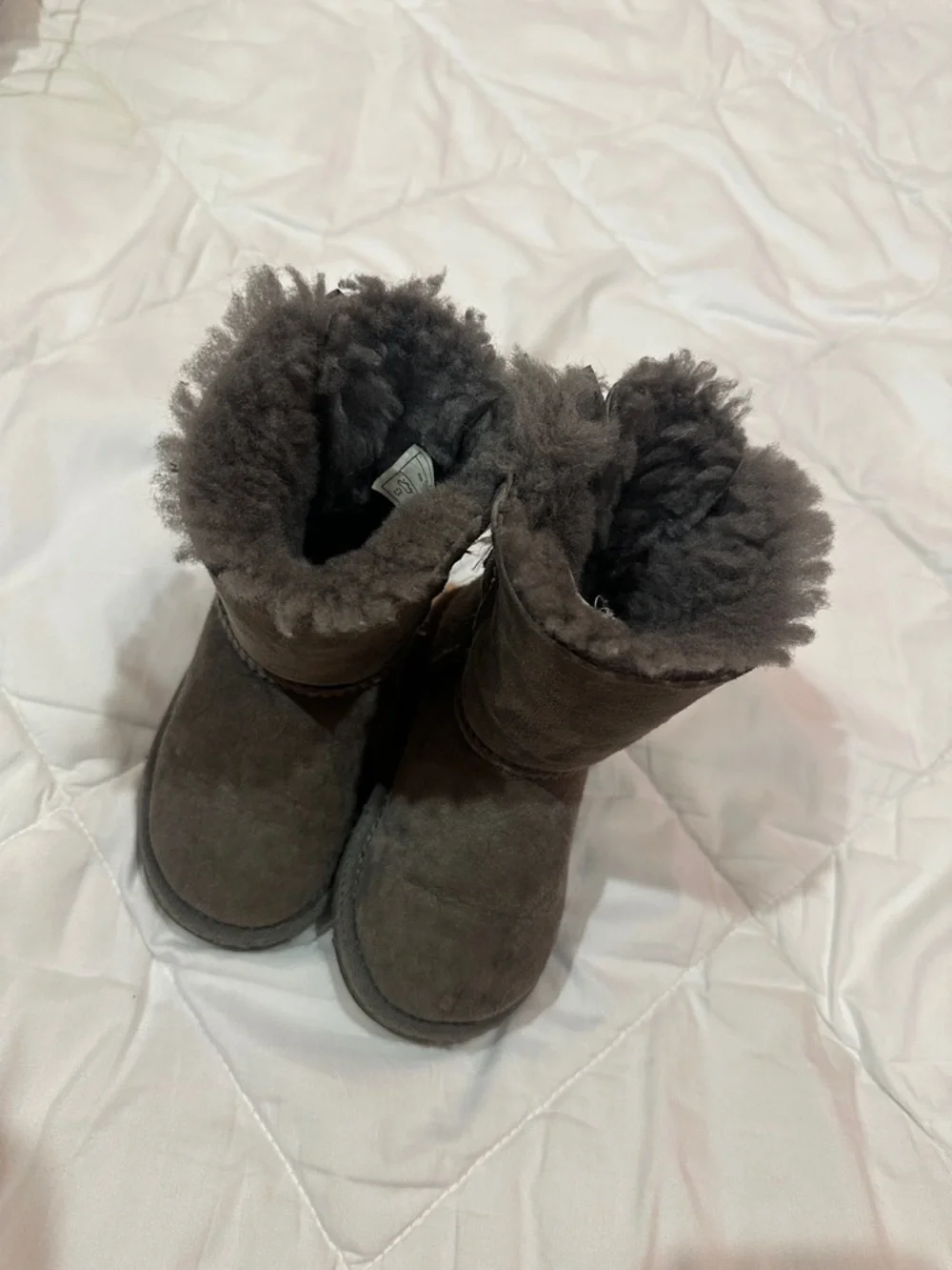 UGG Kids Gray Suede Shearling Boots with Back Bows size 7